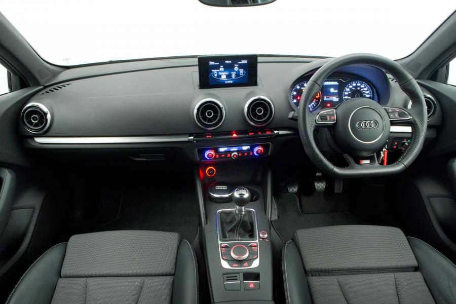Торпедо Audi A3 1.4T S-Line (8V) 2012 года  (UK) (фото 11 из 12)